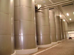 長城葡萄酒廠釀造酒罐模板下載